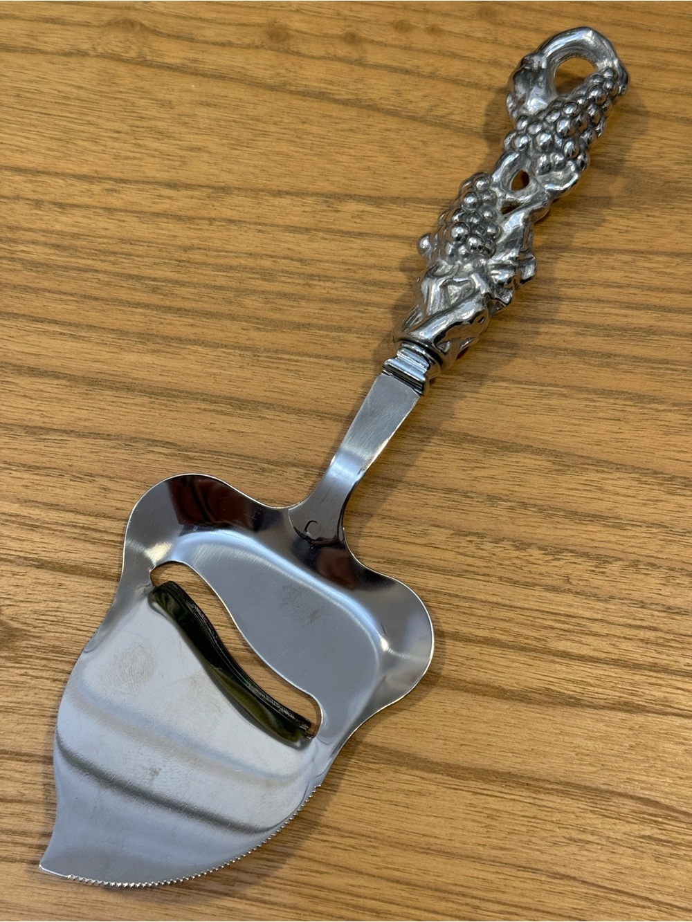 Grape (Aluminum, Hollowware)
by ARTHUR COURT / Cheese Plane with Stainless Plane